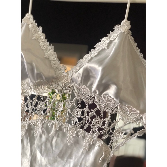 🦢 White Satin Floral Lace One Piece Lingerie 🦢 - Picture 2 of 4
